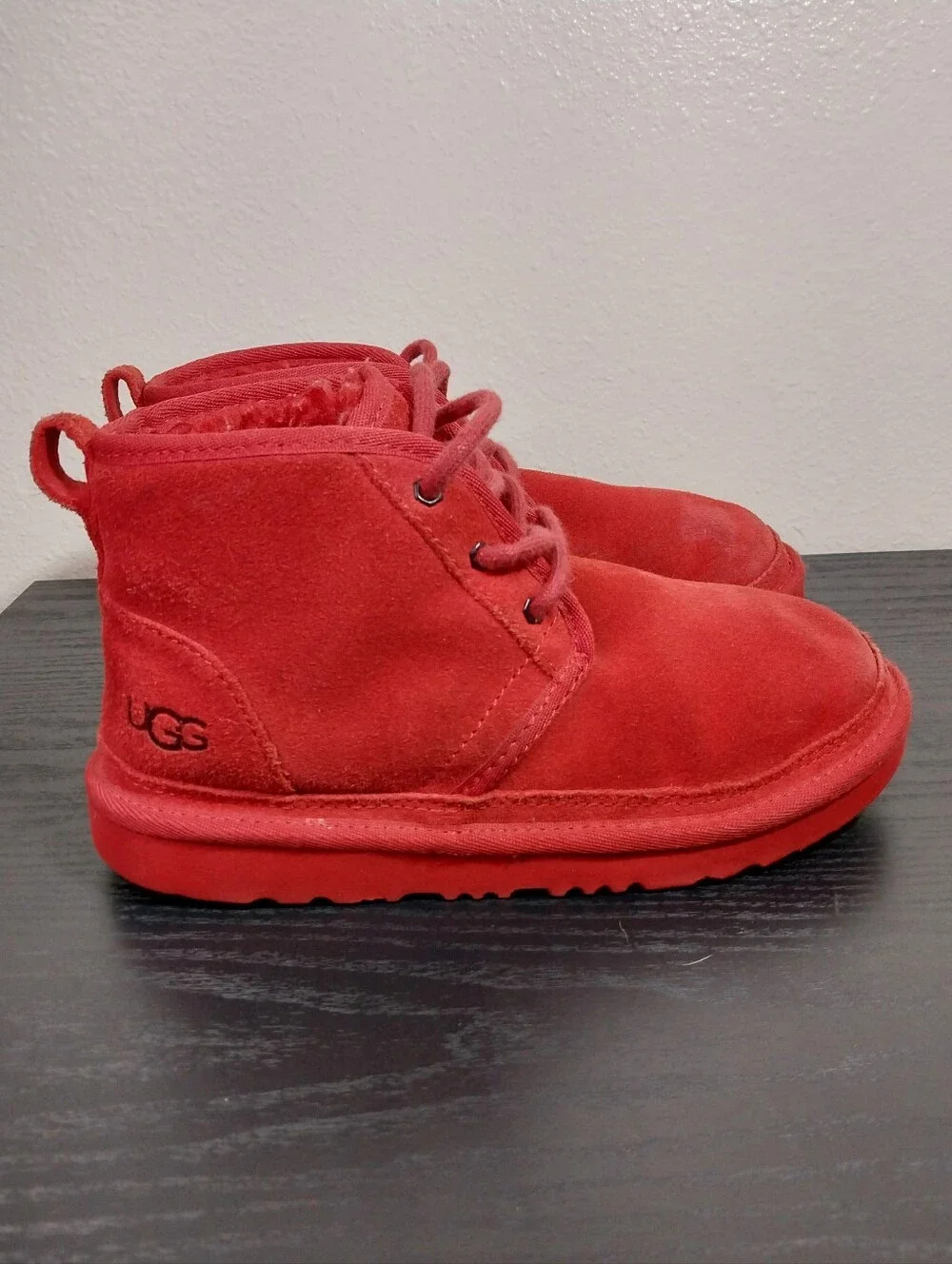 UGG Neumel II Kids Red Suede Lace-Up Ankle Chukka Boots Size 2